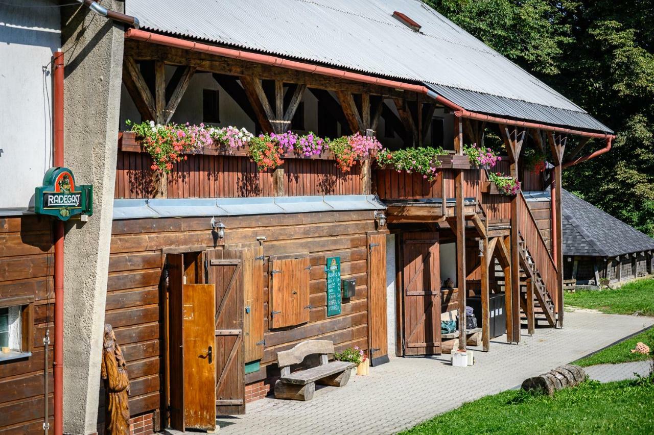 Penzion Tyra Trinec Exterior photo